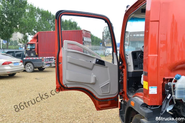 Sinotruk HOWO Tongshuai 130 hp 4X2(6 wheels) 4.15m single-row flatbed light truck (WLY 6-speed) Cab (1) | 86Trucks