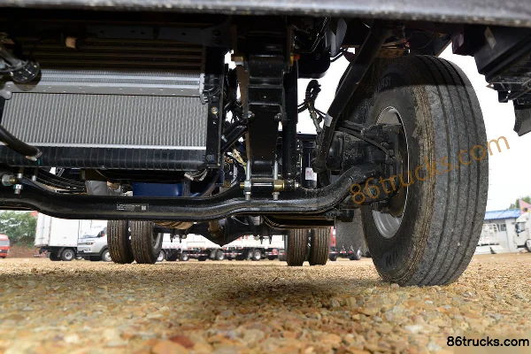Sinotruk HOWO Tongshuai 130 hp 4X2(6 wheels) 4.15m single-row flatbed light truck (WLY 6-speed) Chassis (3) | 86Trucks
