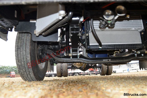 Sinotruk HOWO Tongshuai 130 hp 4X2(6 wheels) 4.15m single-row flatbed light truck (WLY 6-speed) Chassis (2) | 86Trucks
