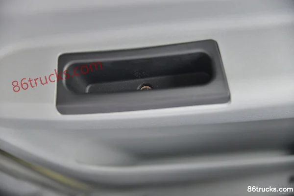 Sinotruk HOWO Tongshuai 110 hp 4X2(6 wheels) 3.65m half-row panel light truck Cab (3) | 86Trucks