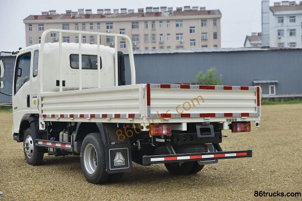 Sinotruk HOWO Tongshuai 110 hp 4X2(6 wheels) 3.65m half-row panel light truck Body (3) | 86Trucks