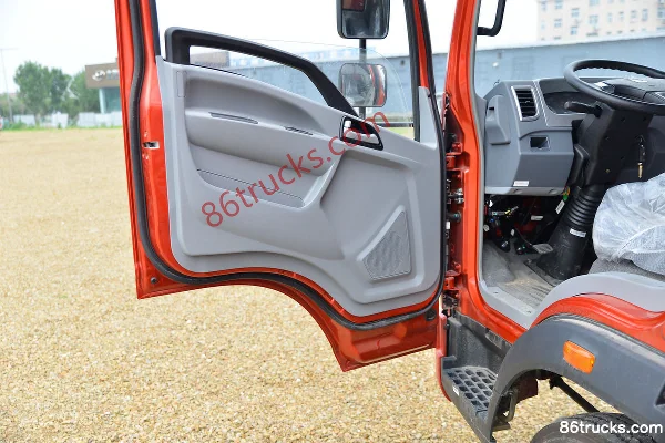 Sinotruk HOWO Dream Classic 116hp 4X2(6 wheels) 4.15m single row stake truck Cab (2) | 86Trucks