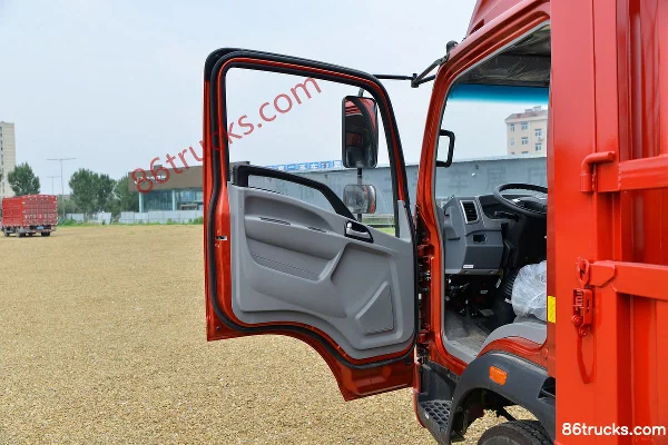 Sinotruk HOWO Dream Classic 116hp 4X2(6 wheels) 4.15m single row stake truck Cab (1) | 86Trucks