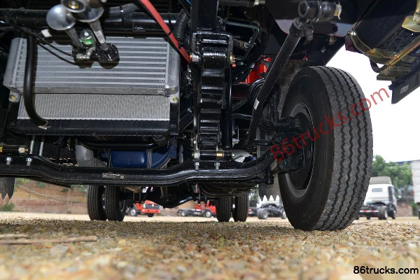 Sinotruk HOWO Dream Classic 116hp 4X2(6 wheels) 4.15m single row stake truck Chassis (3) | 86Trucks