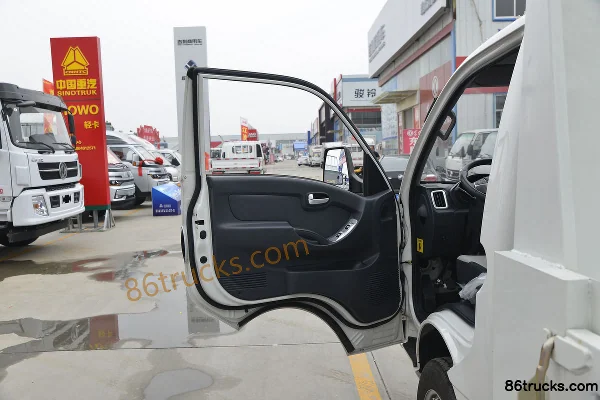 Dongfeng Xiaobawang W17 102 hp 4X2(6 wheels) 3.3 m dump truck Cab (1) | 86Trucks