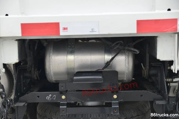Dongfeng Xiaobawang W17 102 hp 4X2(6 wheels) 3.3 m dump truck Chassis (1) | 86Trucks