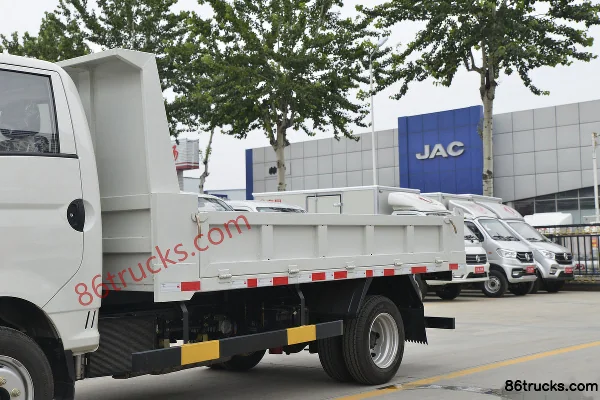 Dongfeng Xiaobawang W17 102 hp 4X2(6 wheels) 3.3 m dump truck Body (1) | 86Trucks
