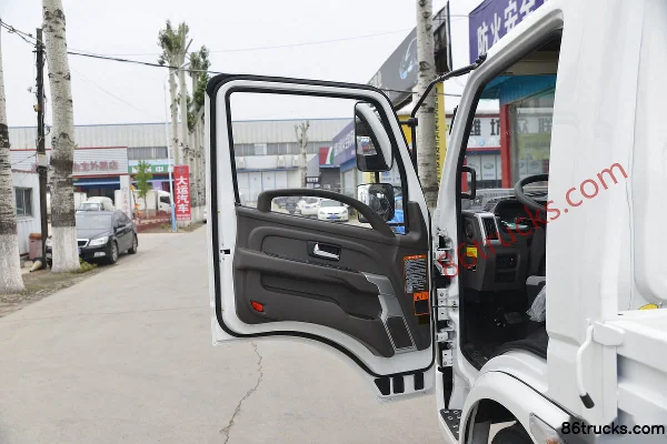 Feidi V3 137 hp 4X2(6 wheels) 8-speed 4.15m single-row flatbed light truck Cab (1) | 86Trucks