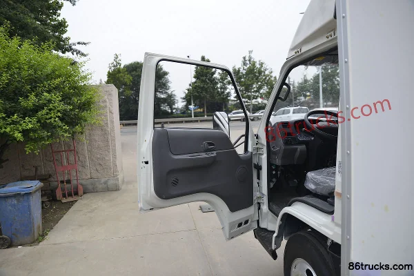 JMC Shunda Wide Body 122 hp 4X2(6 wheels) 4.13 m refrigerated truck (China VI) Cab (1) | 86Trucks