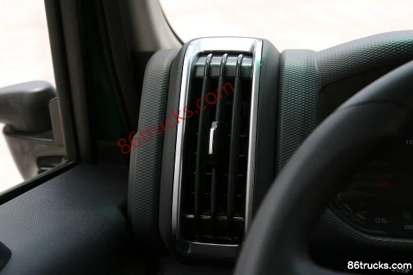 FARIZON Xingzhi H8E 4.495T 4.14m Single Row Pure Electric Box Light Truck 4X2(6 wheels) Interior (3) | 86Trucks