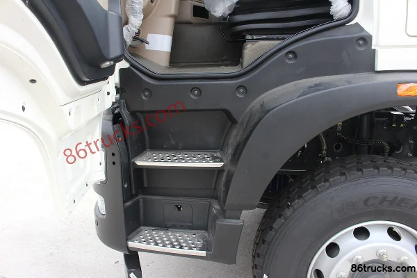Sinotruk HOWO TX version Flagship 350 ch 8X4(12 roues) camion benne 6,5 m (China VI) Cabine (1) | 86Trucks