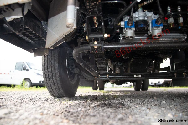 Jiangxi Isuzu Yifang EC5 Standard Edition 116 hp 4X2(6 wheels) 4.2m single-row van truck (China VI) Chassis (2) | 86Trucks