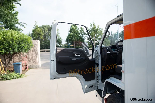 JMC New Shunda Narrow Body 129hp 4X2(6 wheels) 4.13m flammable gas van truck (China VI) Cab (1) | 86Trucks