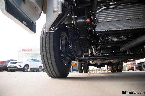 JMC New Shunda Narrow Body 129hp 4X2(6 wheels) 4.13m flammable gas van truck (China VI) Chassis (2) | 86Trucks