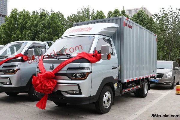 Sinotruk HOWO Xiaojiang 127 hp 4X2(6 wheels) 3.6m Single Row Van Truck Exterior (2) | 86Trucks