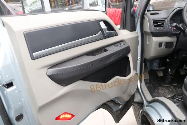 Sinotruk HOWO Xiaojiang 127 hp 4X2(6 wheels) 3.6m Single Row Van Truck Cab (2) | 86Trucks
