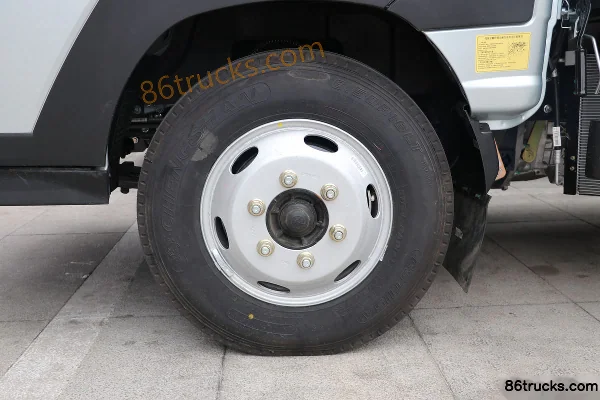 Sinotruk HOWO Xiaojiang 127 hp 4X2(6 wheels) 3.6m Single Row Van Truck Chassis (2) | 86Trucks