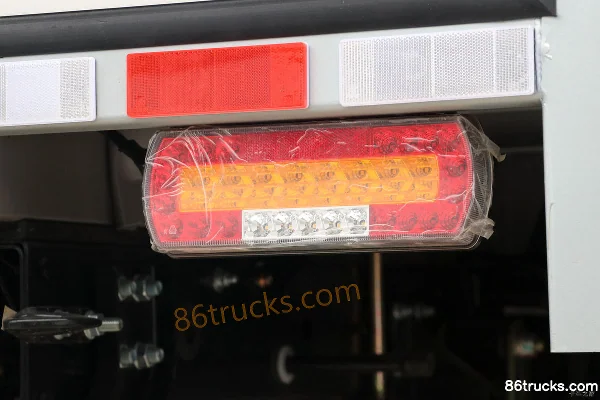 Sinotruk HOWO Xiaojiang 127 hp 4X2(6 wheels) 3.6m Single Row Van Truck Body (3) | 86Trucks