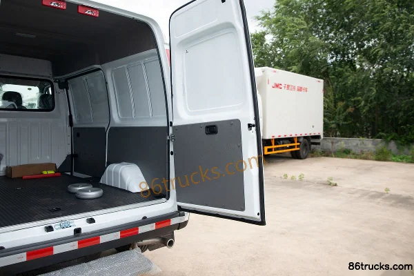 JMC Teshun 2021 116hp 3-seat 2.8T diesel mid-roof panel van (China VI) Cargo Box (2) | 86Trucks