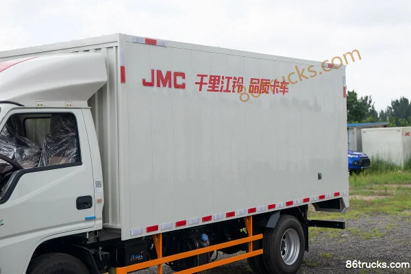 JMC New Shunda Wide Body Special Edition 129hp 4X2(6 wheels) 4.07m single-row box light truck (China VI) (1) | 86Trucks