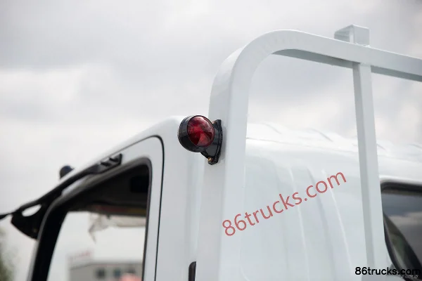 Jiangxi Isuzu Yifang ES7 170hp 4X2(6 wheels) 4.17m single-row stake light truck (China VI) Body (3) | 86Trucks