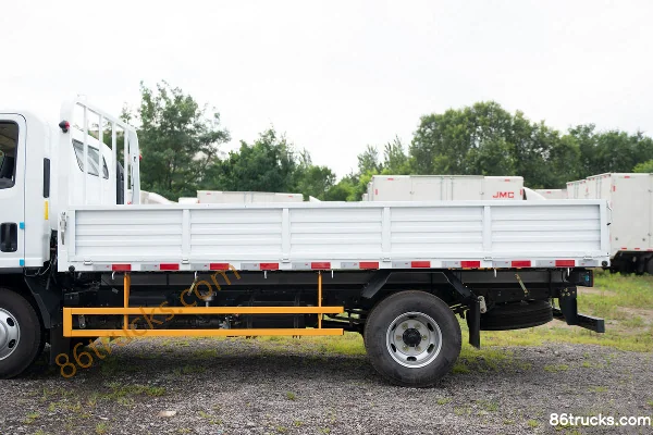 Jiangxi Isuzu Yifang ES7 170hp 4X2(6 wheels) 4.17m single-row stake light truck (China VI) Body (2) | 86Trucks