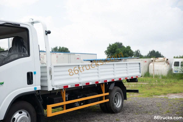 Jiangxi Isuzu Yifang ES7 170hp 4X2(6 wheels) 4.17m single-row stake light truck (China VI) Body (1) | 86Trucks