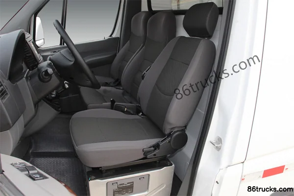 King Long Kaiwo D11 Business Edition 125 hp 2.8T Commercial Vehicle Cab (3) | 86Trucks