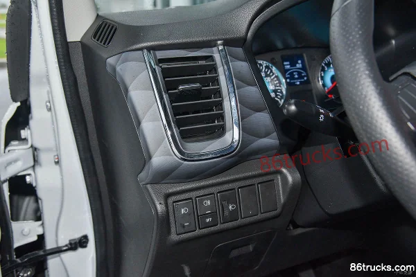 Jinbei Golden Sea Lion Travel Lion 150hp 2L 6-Seat Passenger Van Cab (2) | 86Trucks