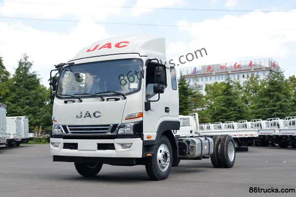 JAC Junling V8 Green King 154hp 4X2(6 wheels) 3.82m Semi-row Van Light Truck Exterior (3) | 86Trucks