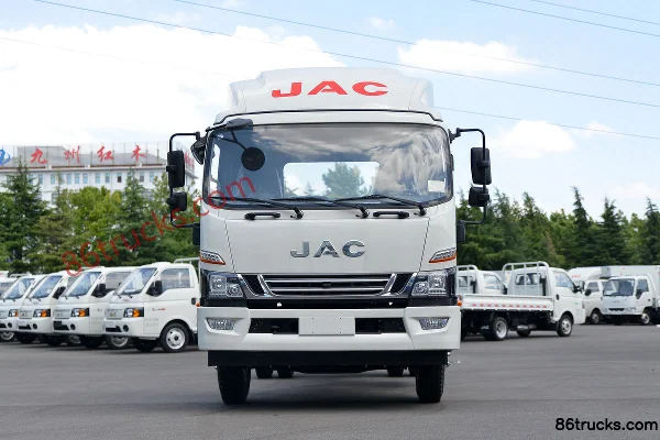 JAC Junling V8 Green King 154hp 4X2(6 wheels) 3.82m Semi-row Van Light Truck Exterior (2) | 86Trucks