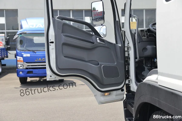 JAC Junling V8 Green King 154hp 4X2(6 wheels) 3.82m Semi-row Van Light Truck Cab (2) | 86Trucks