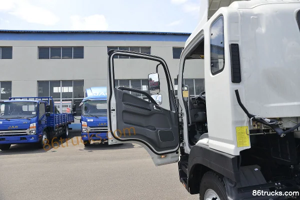 JAC Junling V8 Green King 154hp 4X2(6 wheels) 3.82m Semi-row Van Light Truck Cab (1) | 86Trucks