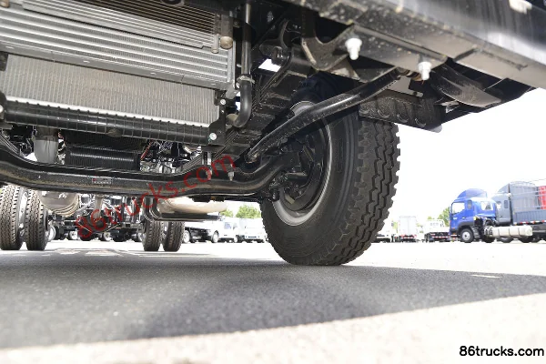 JAC Junling V8 Green King 154hp 4X2(6 wheels) 3.82m Semi-row Van Light Truck Chassis (3) | 86Trucks
