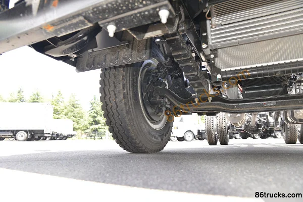 JAC Junling V8 Green King 154hp 4X2(6 wheels) 3.82m Semi-row Van Light Truck Chassis (2) | 86Trucks