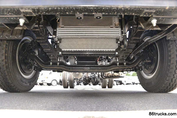 JAC Junling V8 Green King 154hp 4X2(6 wheels) 3.82m Semi-row Van Light Truck Chassis (1) | 86Trucks