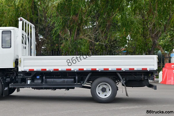 JAC Kangling J5 132hp 4X2(6 wheels) 3.85m half-row flatbed light truck (China VI) Body (2) | 86Trucks