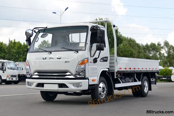 JAC Kangling J6 130hp 4X2(6 wheels) 4.18m single-row flatbed truck Exterior (3) | 86Trucks