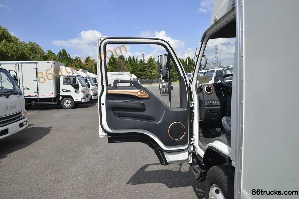 JAC Kangling J5 130 hp 4X2(6 wheels) 4.15m single-row van truck (China VI) Cab (1) | 86Trucks