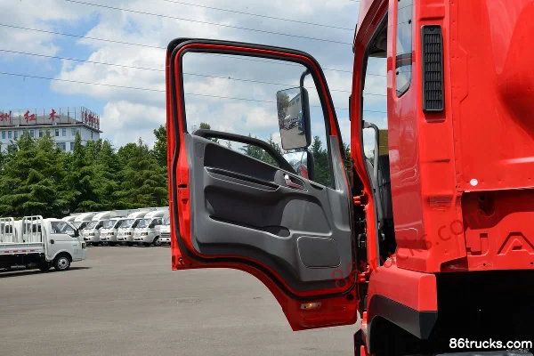 JAC Dewos V9 195 hp 4X2(6 wheels) 8.2m van cargo truck (China VI) Cab (1) | 86Trucks