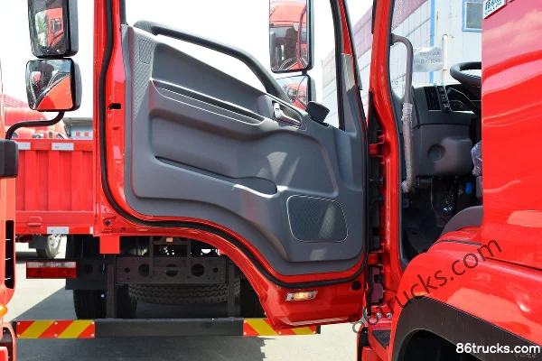 JAC Gallop K6L II Medium Truck 200 hp 4X2(6 wheels) 6.8m Van Truck Cab (1) | 86Trucks