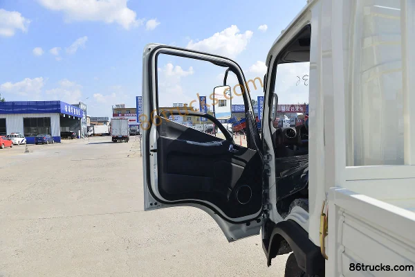 Foton Times Leader 6 130hp 4X2(6 wheels) 4.2m Single Row Flatbed Light Truck (China VI) Cab (1) | 86Trucks