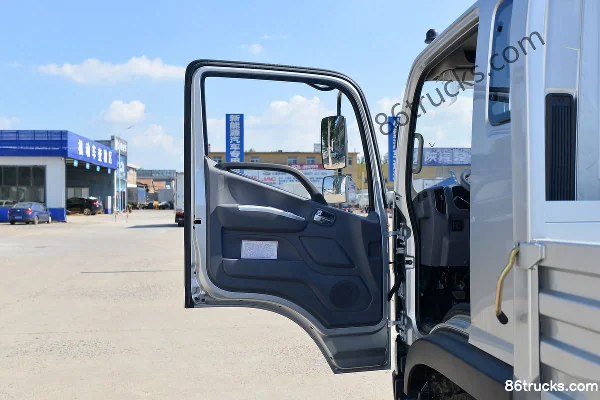Foton Times Linghang G5 2.7L LNG 190 ch 4X2(6 roues) WLY6 vitesses 3,83 m cabine demi plateau léger (1) | 86Trucks