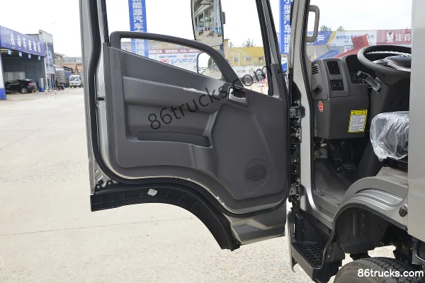 Hyundai Commercial Vehicle Hongtu 500 156hp 4X2(6 wheels) 4.165m Single Row Stake Light Truck Cab (2) | 86Trucks