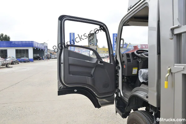 Hyundai Commercial Vehicle Hongtu 500 156hp 4X2(6 wheels) 4.165m Single Row Stake Light Truck Cab (1) | 86Trucks