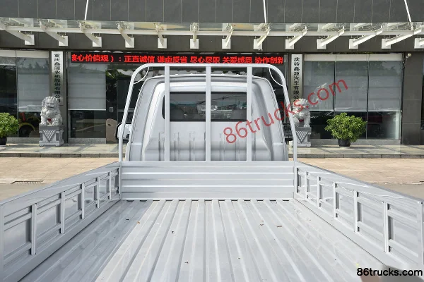 Huachen Xinyuan T50S version standard 112 ch 4X2(6 roues) CNG plateau ridelles monoplace 3,6 m micro camion China VI (bouteille de gaz 200 L