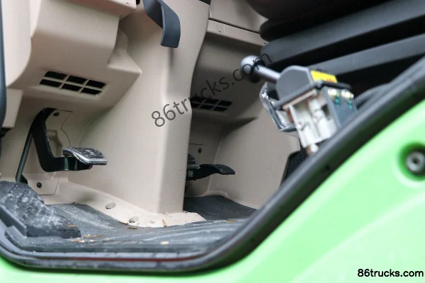 FAW Jiefang Qingdao JH6 Heavy Truck 430hp 8X4(12 wheels) 5.8m dump truck Cab (1) | 86Trucks