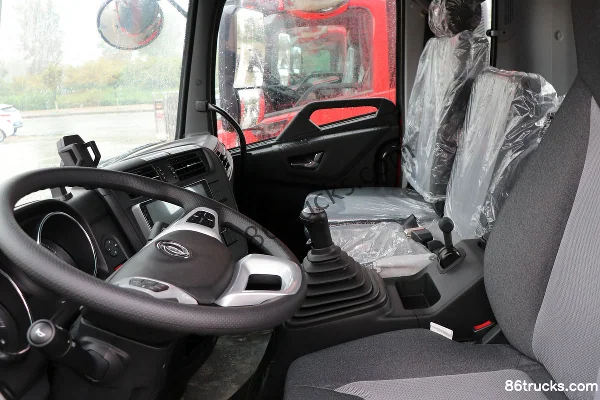 Dongfeng Commercial Vehicle Tianjin KR 260hp 4X2(6 wheels) 9.8m Van Cargo Truck (China VI) Cab (2) | 86Trucks