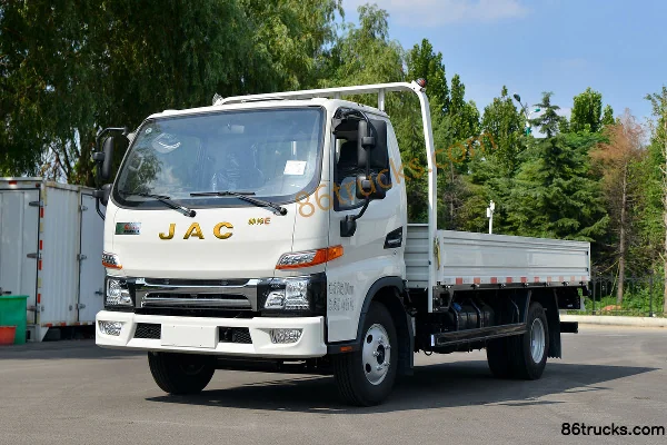 JAC Shuailing E medium body 130hp 4X2(6 wheels) 4.18m single-row flatbed light truck (China VI) Exterior (3) | 86Trucks