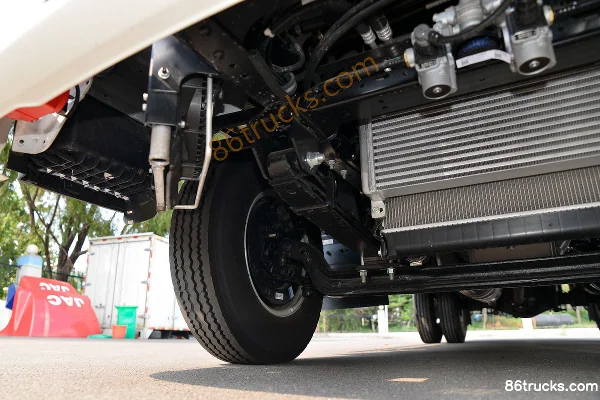 JAC Shuailing E medium body 130hp 4X2(6 wheels) 4.18m single-row flatbed light truck (China VI) Chassis (2) | 86Trucks